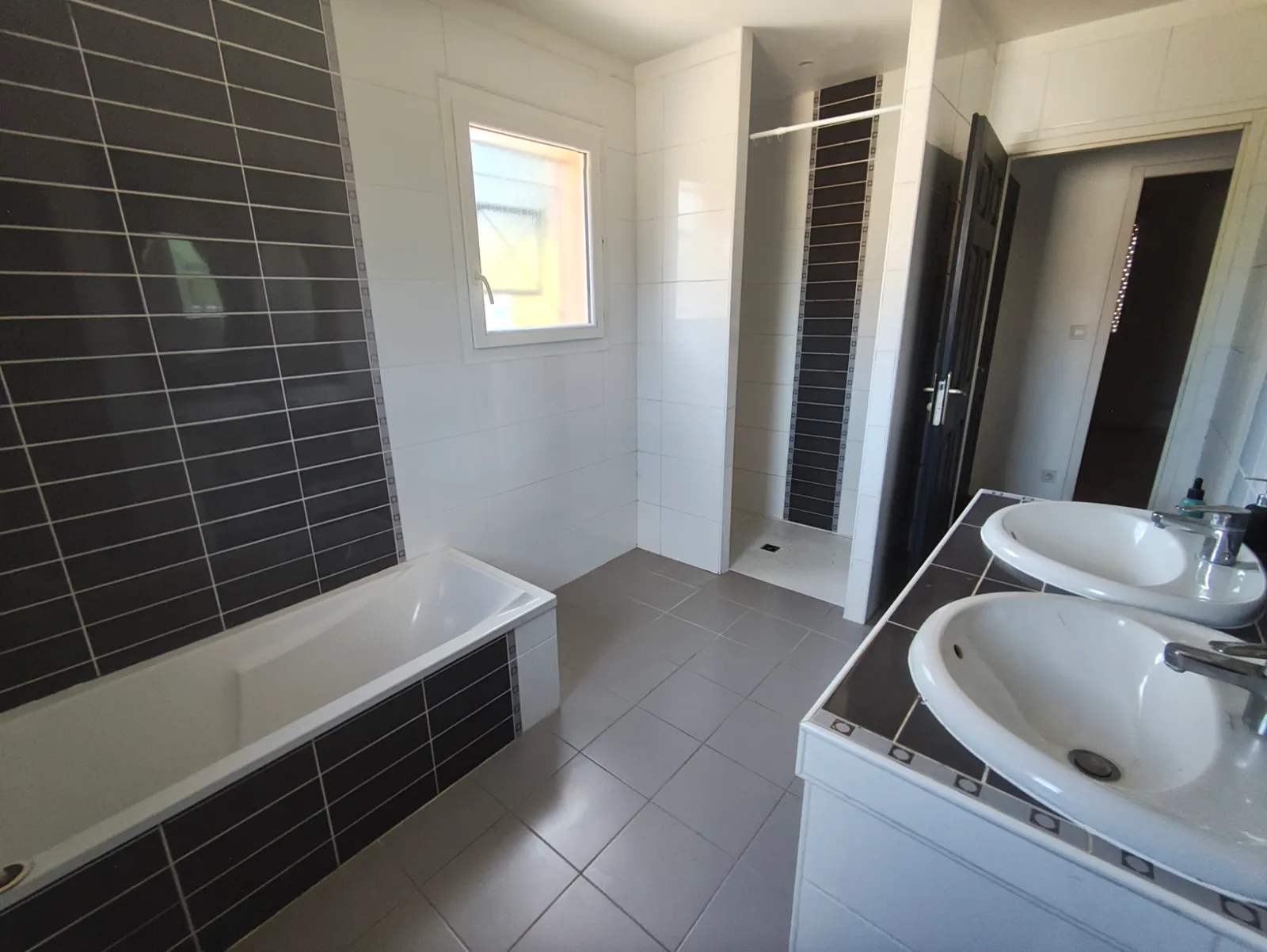 Maison contemporaine avec piscine